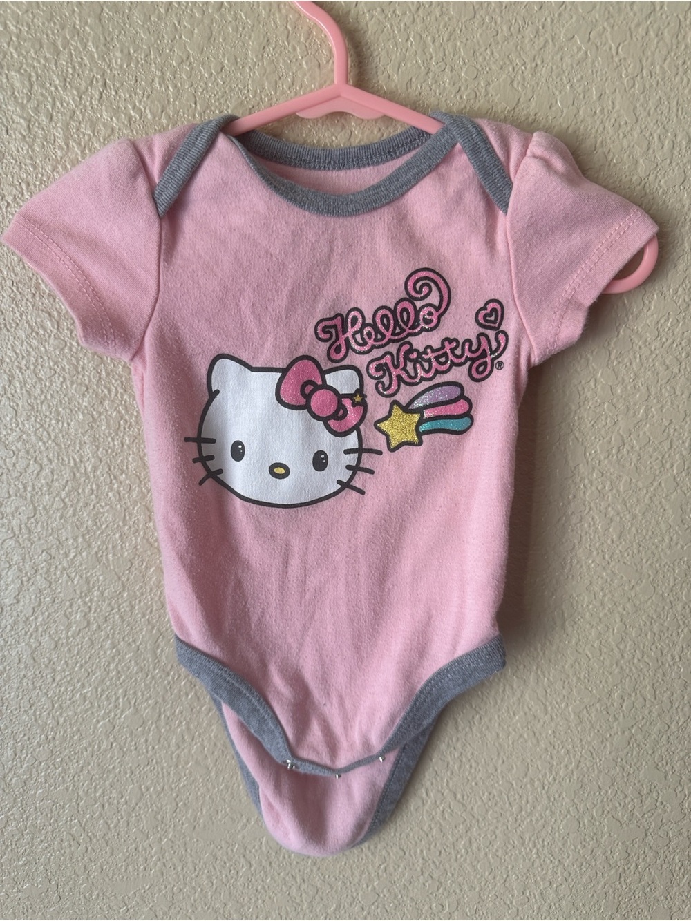 Hello Kitty Pink & Gray Short-Sleeve Baby Bodysuit